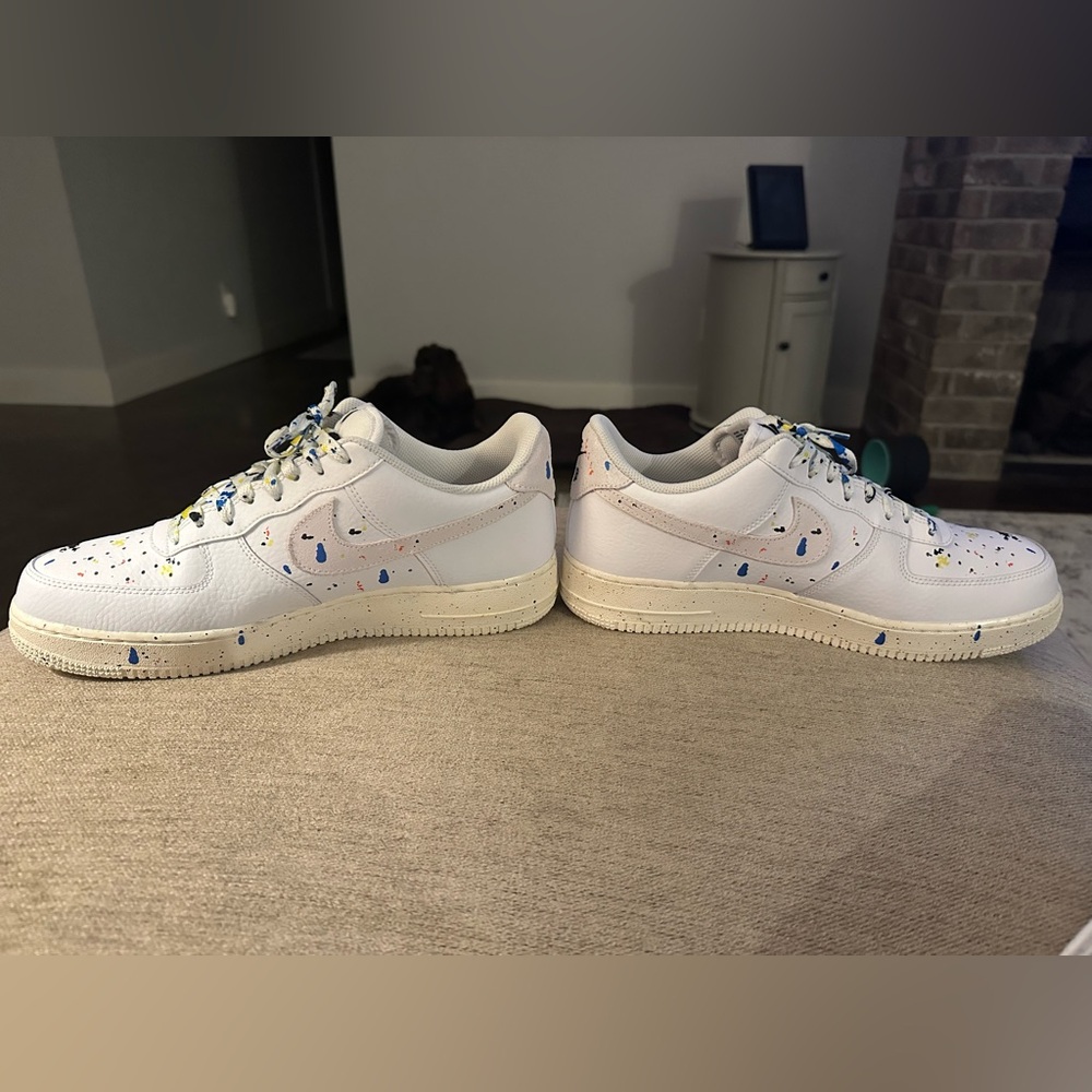 Nike Air Force 1 White with Paint Splatter
Mens size 11.5, never worn.